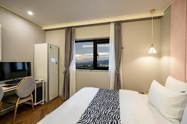 Denbasta Hotel Busan Motel