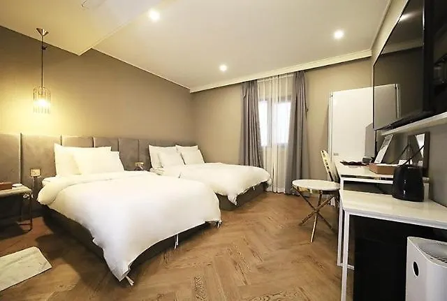 Denbasta Hotel Busan 0*,