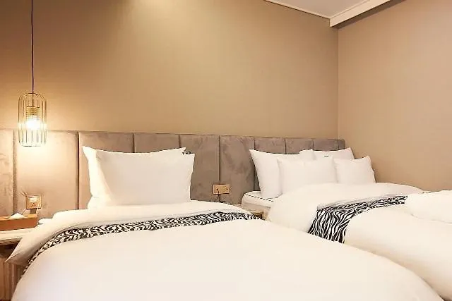 Denbasta Hotel Busan 0*,