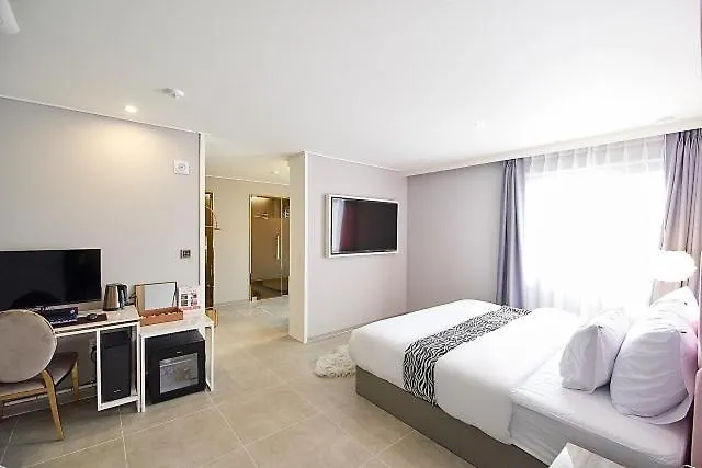 Denbasta Hotel Busan 0*,