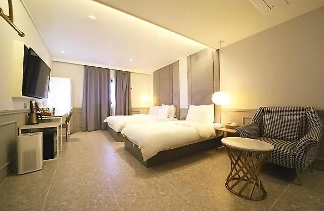 Denbasta Hotel Busan Motel