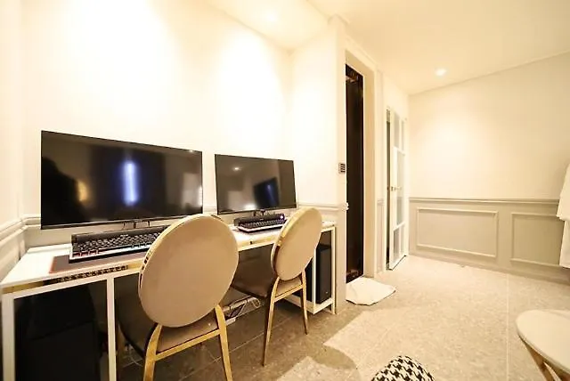 Denbasta Hotel Busan 0*,