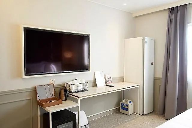 Denbasta Hotel Busan 0*,