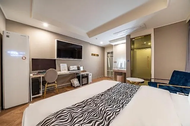 Denbasta Hotel Busan 0*,
